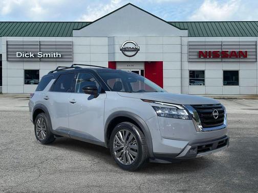 2022 Nissan Pathfinder SL
