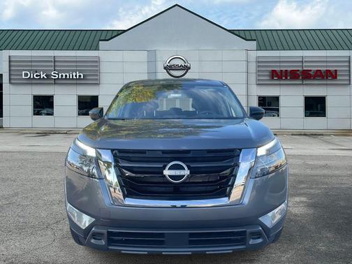 2025 Nissan Pathfinder S
