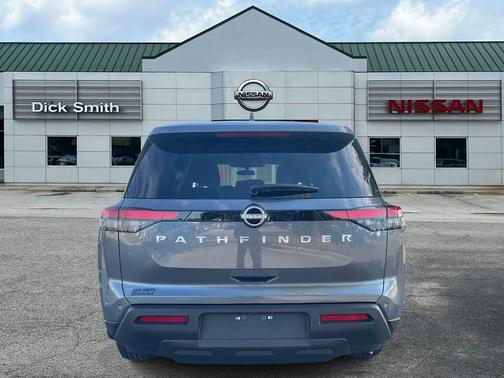2025 Nissan Pathfinder S