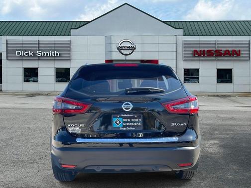2022 Nissan Rogue Sport SV