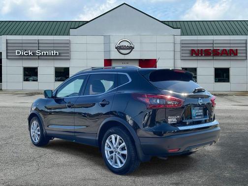 2022 Nissan Rogue Sport SV
