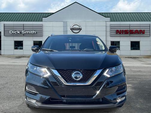 2022 Nissan Rogue Sport SV
