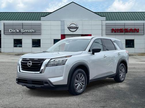 2025 Nissan Pathfinder S