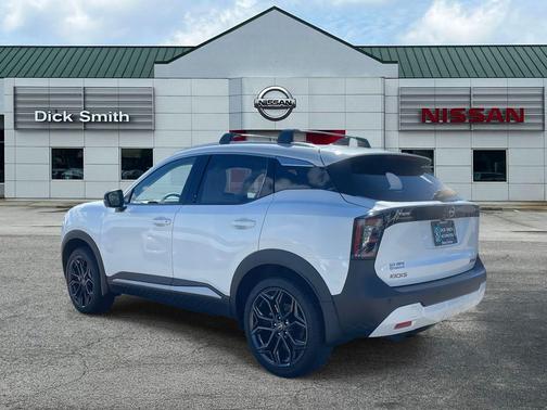 2026 Nissan Kicks SR