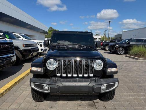Black Clearcoat 2023 Jeep Gladiator Overland