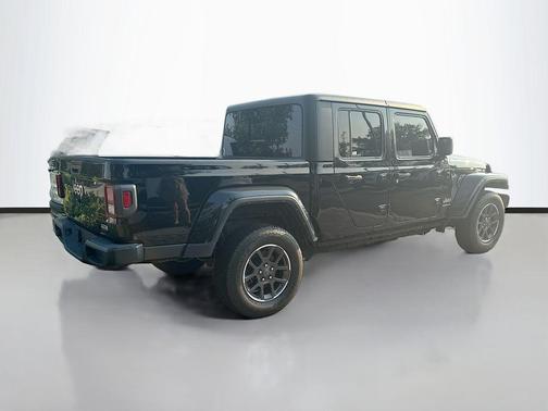 Black Clearcoat 2023 Jeep Gladiator Overland