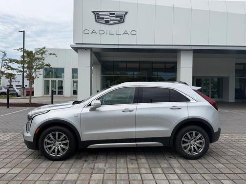 Radiant Silver Metallic 2021 Cadillac XT4 Premium Luxury