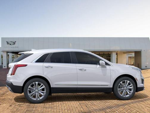 Crystal White Tricoat 2026 Cadillac XT5 Premium Luxury