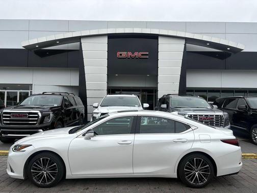 Eminent White Pearl 2022 Lexus ES 350 Base