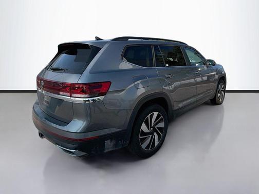 Silver Mist Metallic 2025 Volkswagen Atlas 2.0T SE w/Technology