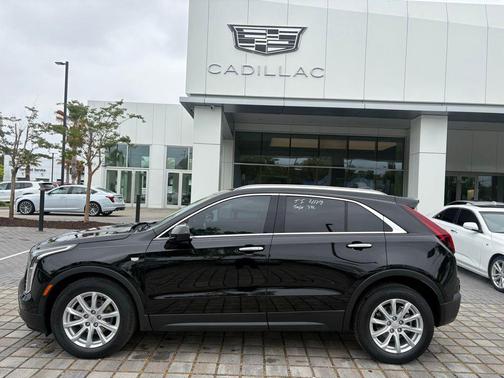 Stellar Black Metallic 2023 Cadillac XT4 Luxury