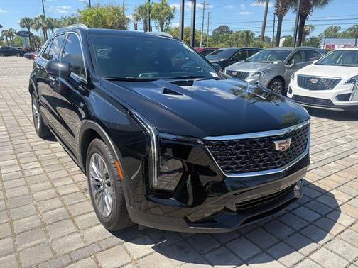 2025 Cadillac XT4 Premium Luxury