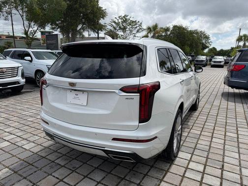Crystal White Tricoat 2023 Cadillac XT6 Premium Luxury FWD