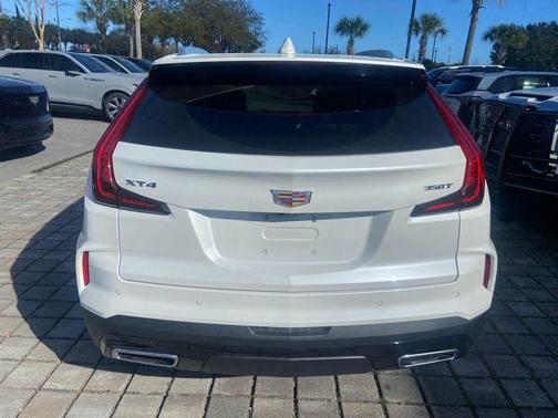 Crystal White Tricoat 2025 Cadillac XT4 Premium Luxury