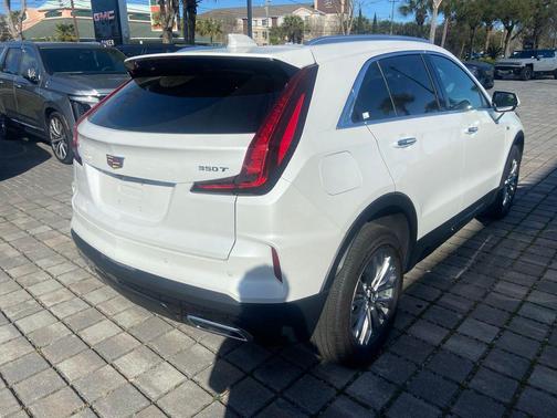 Crystal White Tricoat 2025 Cadillac XT4 Premium Luxury