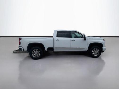 Summit White 2026 Chevrolet Silverado 2500 High Country