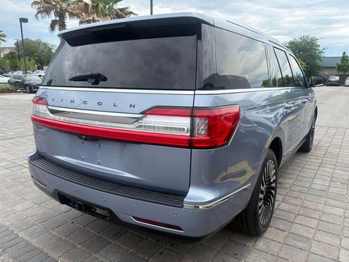 Crystal Blue 2018 Lincoln Navigator L Black Label
