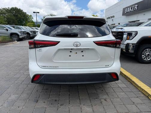 Pearl 2023 Toyota Highlander XLE