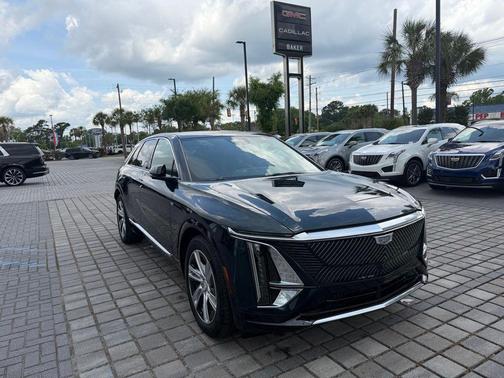 Emerald Lake Metallic 2024 Cadillac LYRIQ Tech