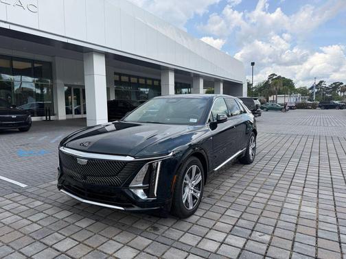 Emerald Lake Metallic 2024 Cadillac LYRIQ Tech