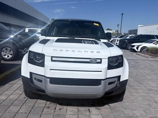 2024 Land Rover Defender 110 P500 SE