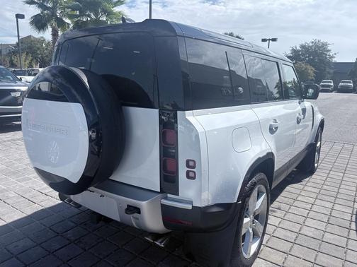 2024 Land Rover Defender 110 P500 SE