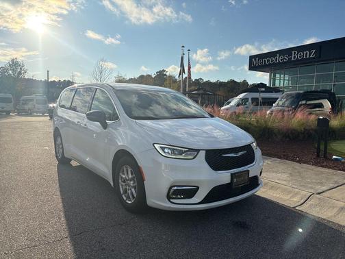 Bright White Clearcoat 2024 Chrysler Pacifica Touring L