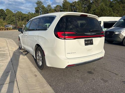 Bright White Clearcoat 2024 Chrysler Pacifica Touring L