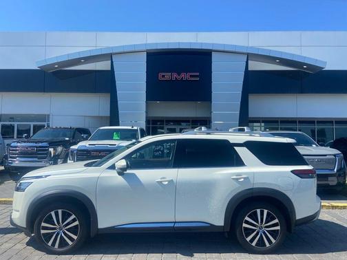 Pearl White Tricoat 2023 Nissan Pathfinder Platinum 4WD