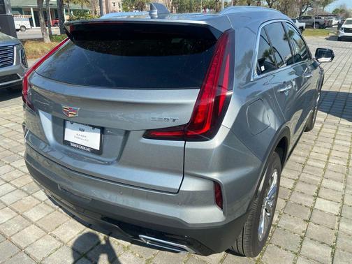 Argent Silver Metallic 2025 Cadillac XT4 Premium Luxury
