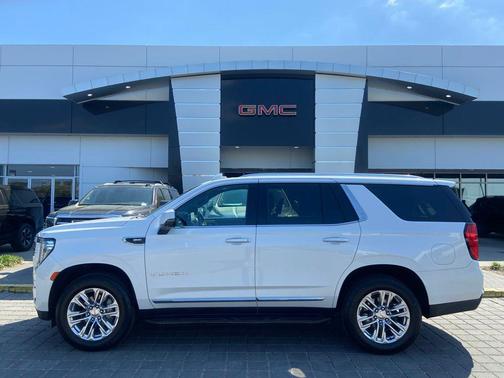 White Frost Tricoat 2021 GMC Yukon SLT