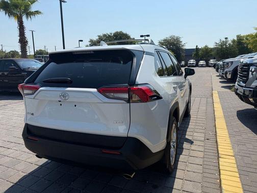 Pearl 2025 Toyota RAV4 XLE Premium