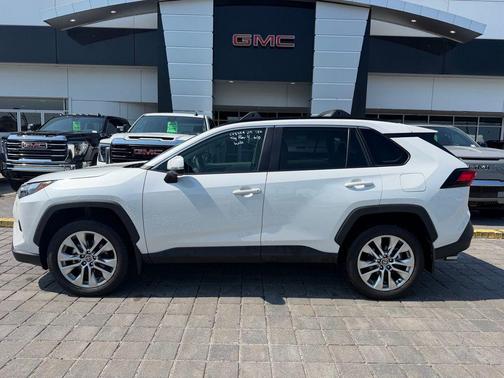 Pearl 2025 Toyota RAV4 XLE Premium