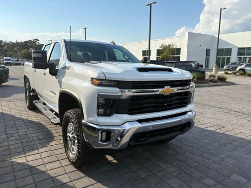 Summit White 2025 Chevrolet Silverado 2500 LT