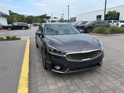 Platinum Graphite 2017 Kia Cadenza Premium