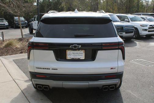 Iridescent Pearl Tricoat 2024 Chevrolet Traverse AWD Z71