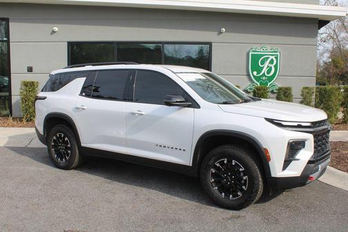 Iridescent Pearl Tricoat 2024 Chevrolet Traverse AWD Z71