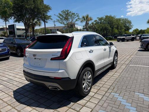 Crystal White Tricoat 2019 Cadillac XT4 Premium Luxury