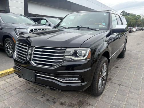 2017 Lincoln Navigator Select
