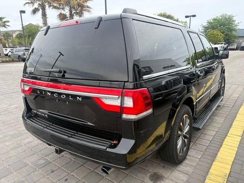 2017 Lincoln Navigator Select