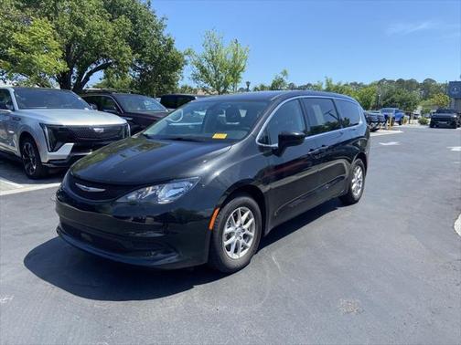 2022 Chrysler Voyager LX