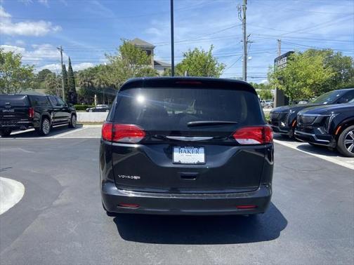 2022 Chrysler Voyager LX
