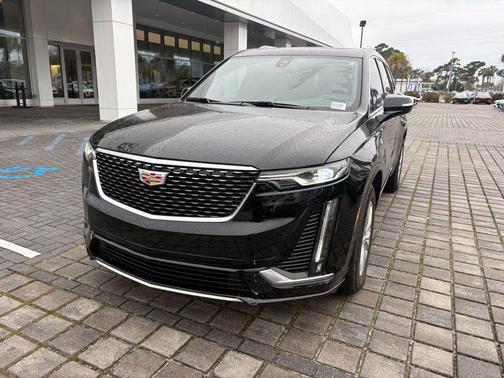 Stellar Black Metallic 2024 Cadillac XT6 Luxury FWD