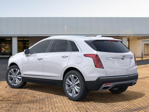 Crystal White Tricoat 2026 Cadillac XT5 Premium Luxury