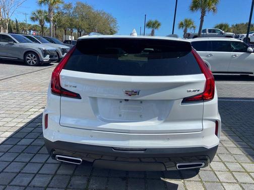 Crystal White Tricoat 2025 Cadillac XT4 Premium Luxury
