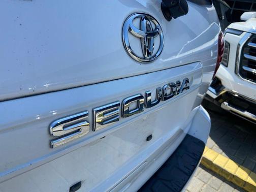 2018 Toyota Sequoia SR5