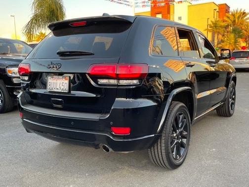 Photo 3 of 30 of 2021 Jeep Grand Cherokee Laredo
