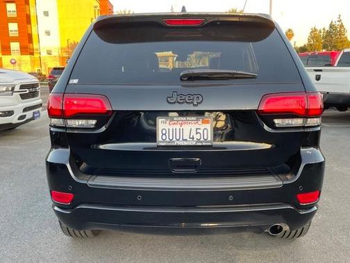 Photo 4 of 30 of 2021 Jeep Grand Cherokee Laredo
