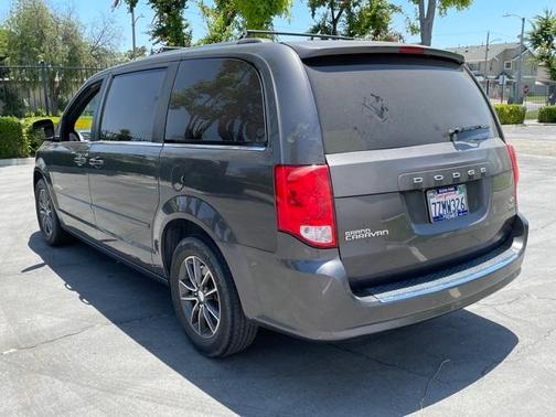 Photo 5 of 29 of 2017 Dodge Grand Caravan SXT