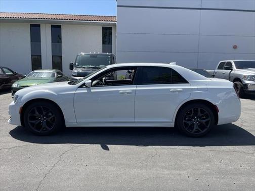 2023 Chrysler 300 Touring L